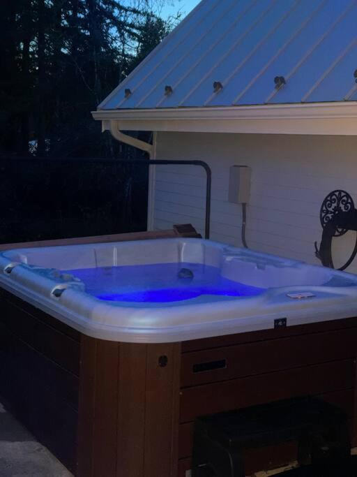 Romantic Cozy Cabin Walk To Lake Hot Tub Bikes Kayaks Grill Onalaska المظهر الخارجي الصورة