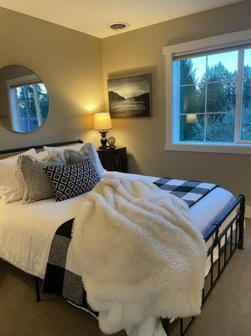 Romantic Cozy Cabin Walk To Lake Hot Tub Bikes Kayaks Grill Onalaska المظهر الخارجي الصورة