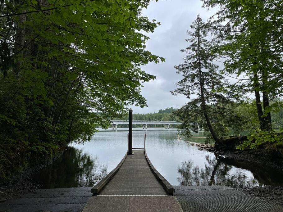 Romantic Cozy Cabin Walk To Lake Hot Tub Bikes Kayaks Grill Onalaska المظهر الخارجي الصورة